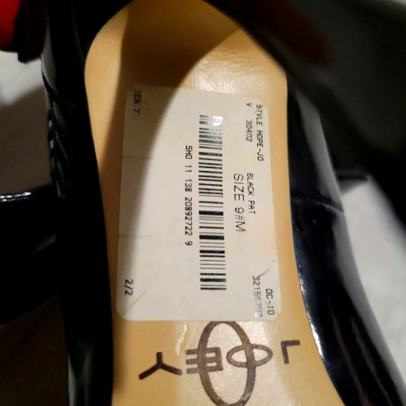 NWTs patent leather 3-D rose flower d'orsay pumps - Picture 4 of 12